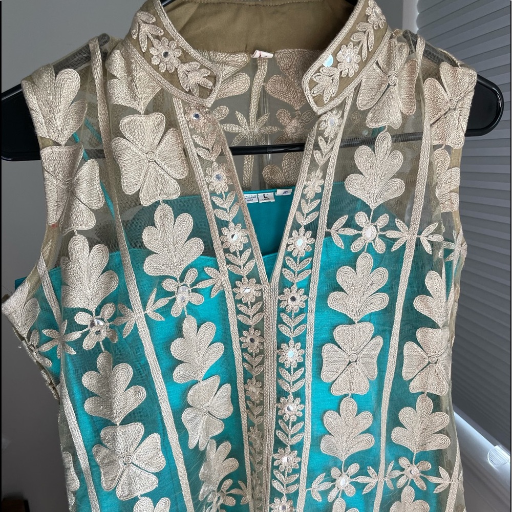 Women’s BRAND NEW Beige Kurta with turquoise set. Salwar. Anarkali. Lehenga.